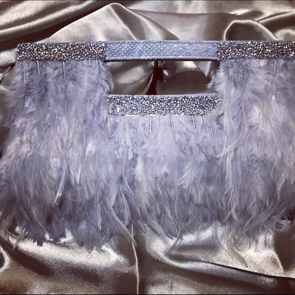 Feathered Sass-clutch